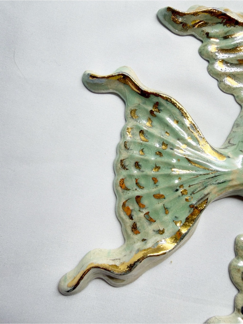 Vintage Hand Painted Iridescent Angel Fish and Bubbles Irene Smith Chalkware - Picture 3 of 10